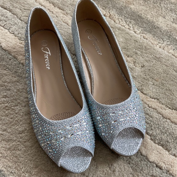Forever Shoes - NWOT Forever women’s size 6.5 open-toe wedge heels